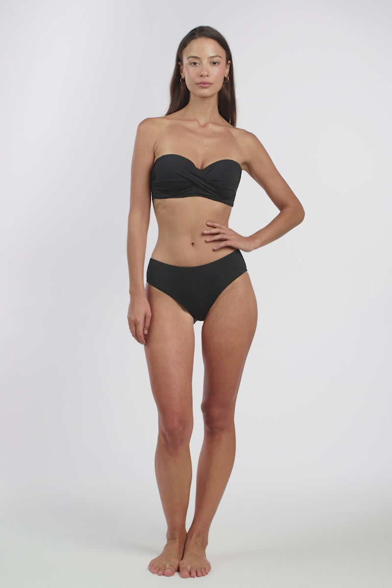 Sea Level: Eco Essentials Twist Front DD E Cup Bikini Top Black – DeBra's